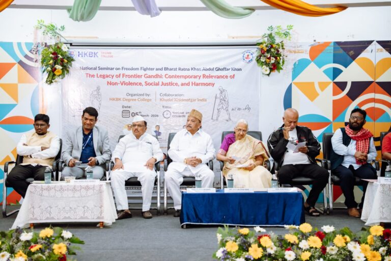 हिंसा और साम्प्रदायिक तनाव के दौर में सीमांत गांधी पर चर्चा बेहद जरूरी